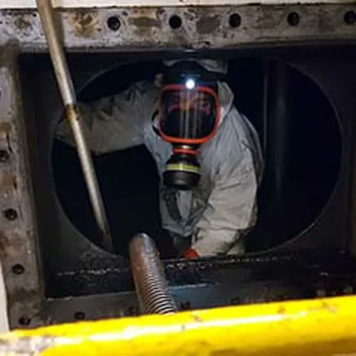 Cargo tank cleaning inside an oil tanker