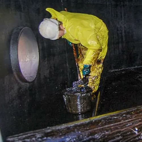 Demucking of heavy sludge in a cargo tank